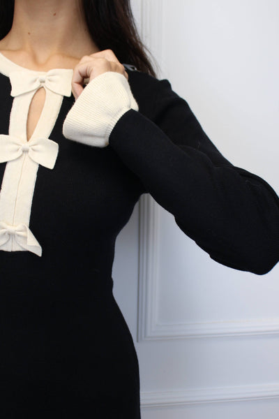 Stretchy maxi knit dress with button bow tie details 