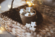 Load image into Gallery viewer, Black Plum &amp; Rhubarb Soy Wax Melts
