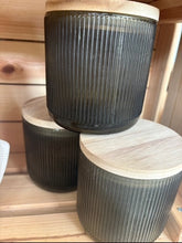Load image into Gallery viewer, Ribbed smoked jar with lid
