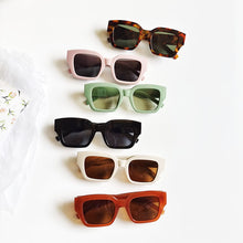 Load image into Gallery viewer, Eva Sunglasses Green
